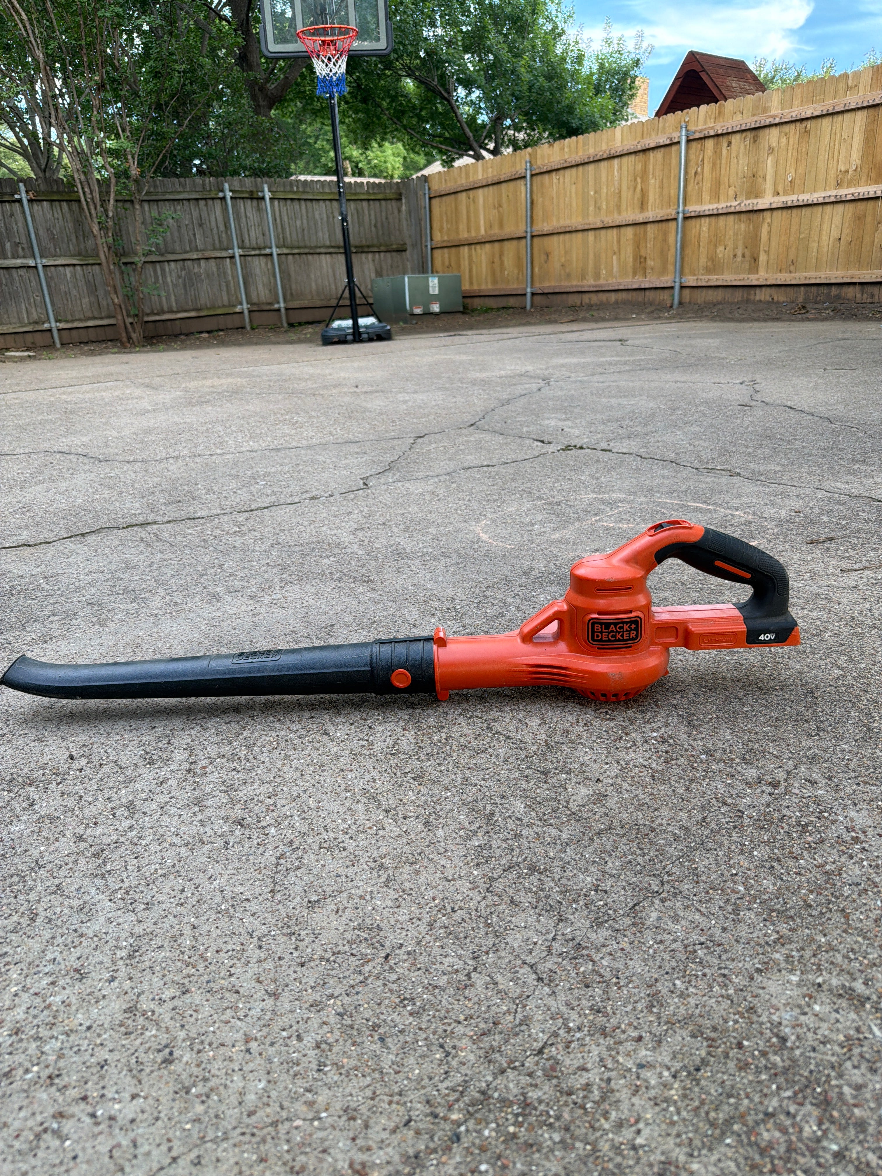 Black & Decker Leaf Blower (rechargeable / cordless)