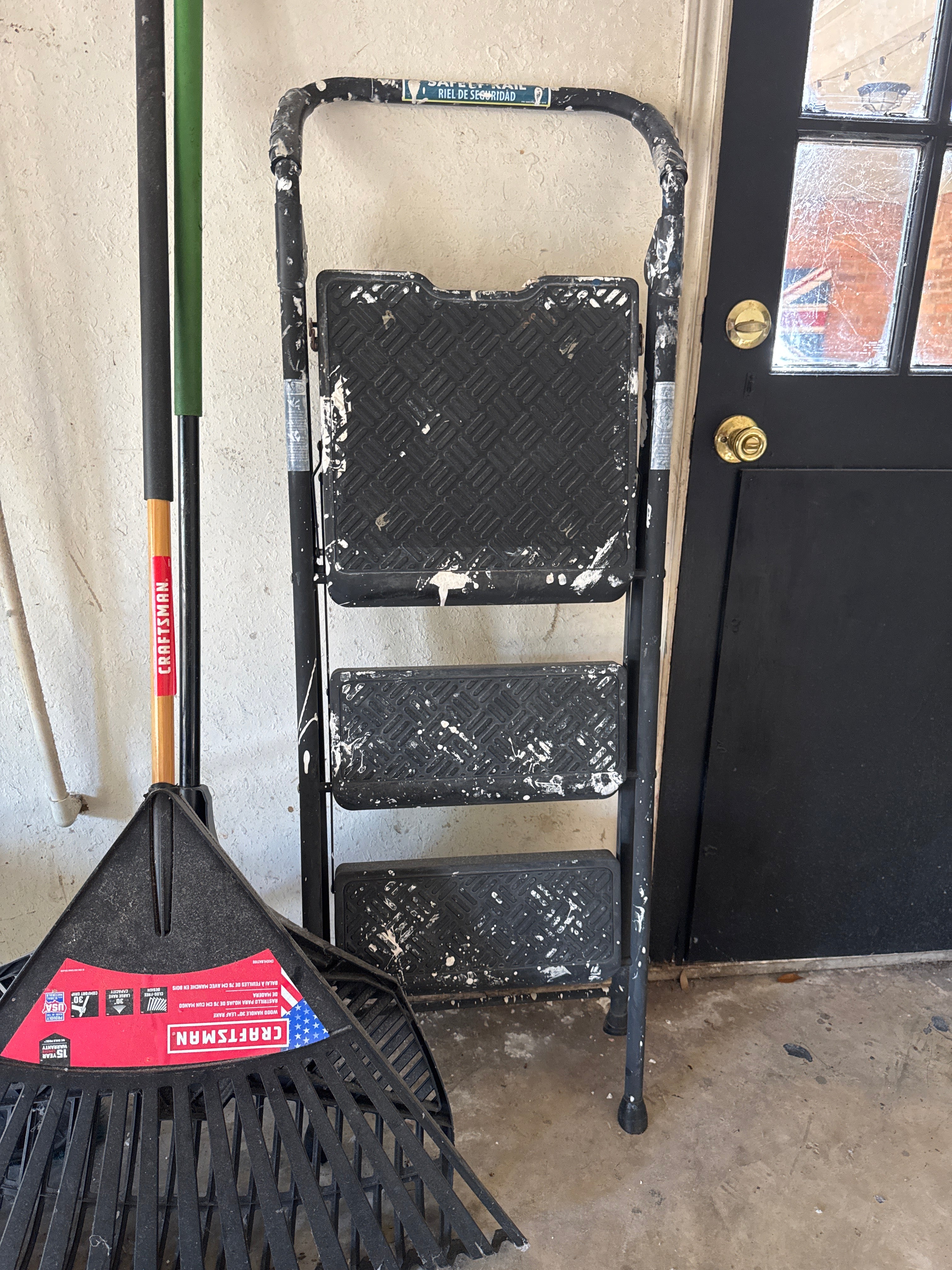 Folding 3-step ladder/stool.