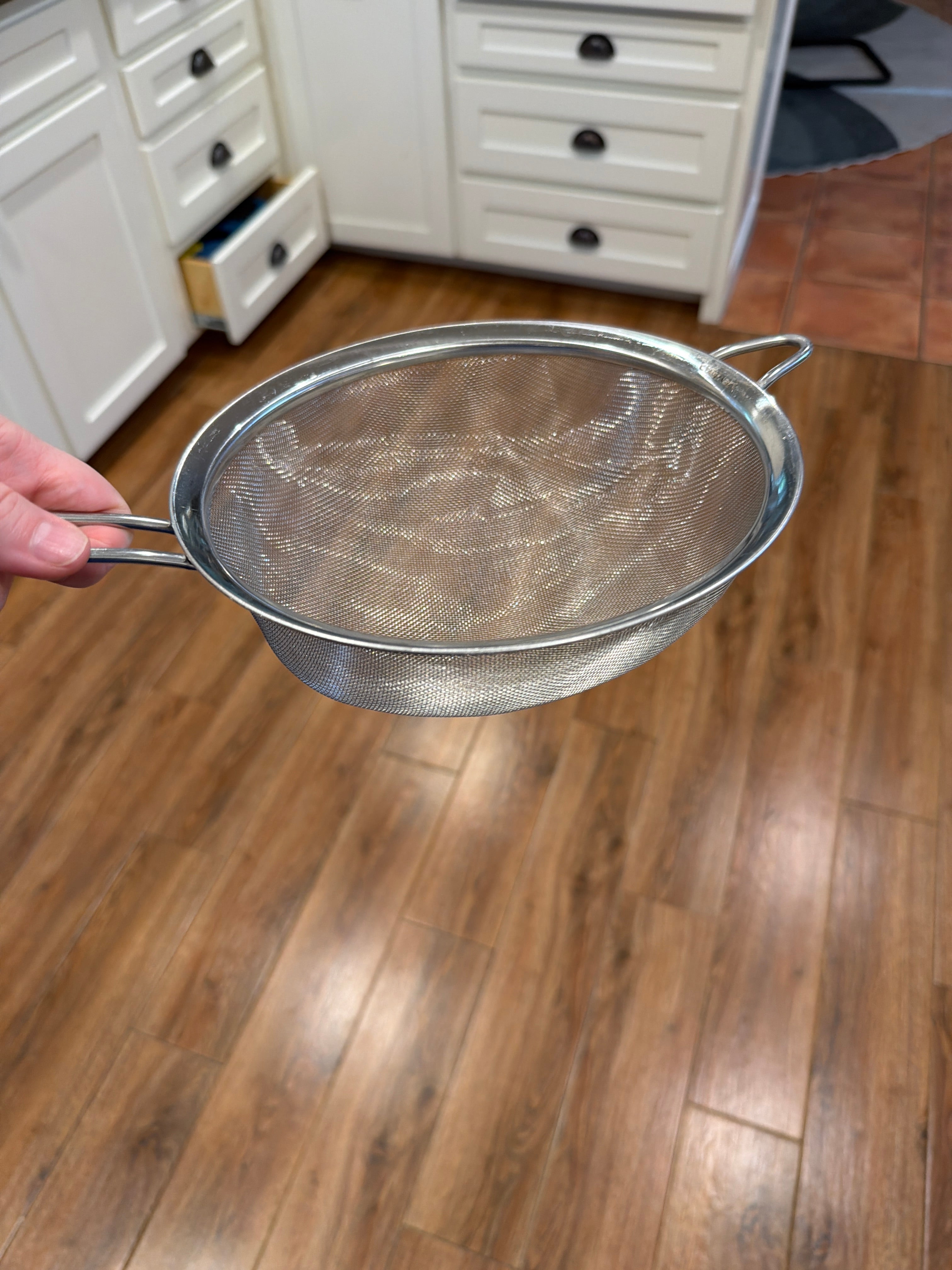 Fine mesh strainer